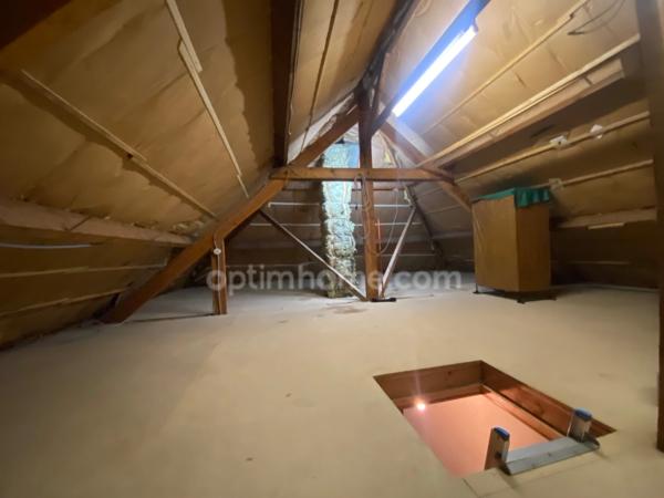 Agréable Maison de plain-pied surélevée - Beau Jardin  plat, clos et arboré - Sous - sol total - vaste Grenier