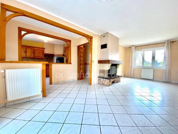 Agréable Maison de plain-pied surélevée - Beau Jardin  plat, clos et arboré - Sous - sol total - vaste Grenier