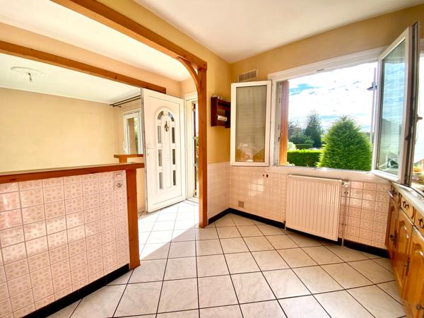 Agréable Maison de plain-pied surélevée - Beau Jardin  plat, clos et arboré - Sous - sol total - vaste Grenier