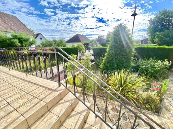 Agréable Maison de plain-pied surélevée - Beau Jardin  plat, clos et arboré - Sous - sol total - vaste Grenier