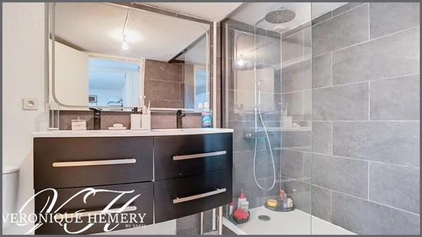 Ancienne de village 3 chambres 1 bureau avec dépendances et garage