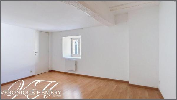 Ancienne de village 3 chambres 1 bureau avec dépendances et garage