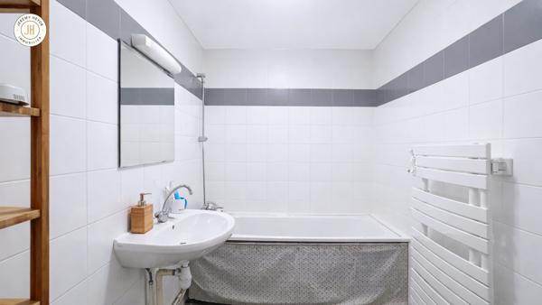 À vendre - Maison mitoyenne 1 côté, 5 pièces située à Charvieu-Chavagneux (38230)