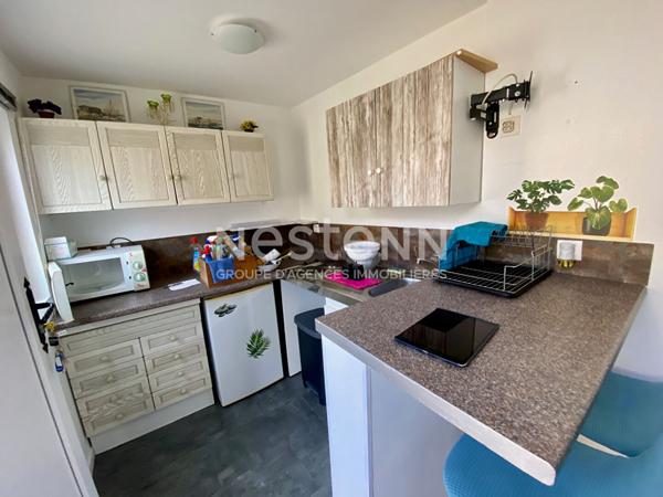 MEUBLE - STUDIO AVEC TERRASSE - TOUTES CHARGES INCLUSES - 20m²