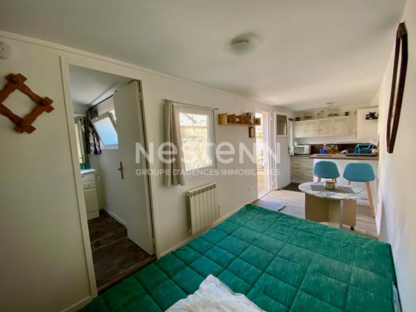 MEUBLE - STUDIO AVEC TERRASSE - TOUTES CHARGES INCLUSES - 20m²