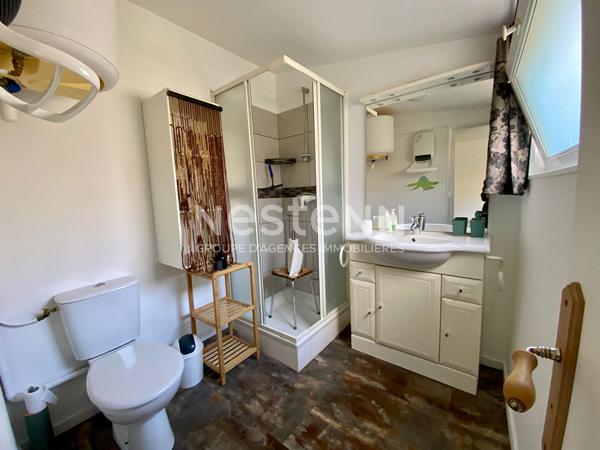MEUBLE - STUDIO AVEC TERRASSE - TOUTES CHARGES INCLUSES - 20m²