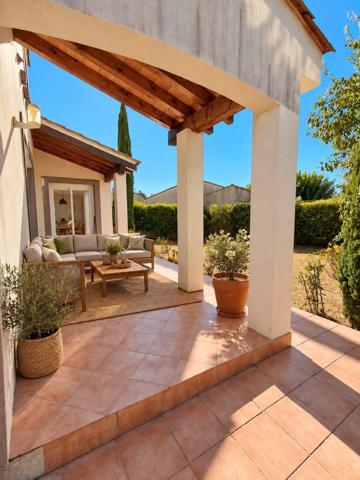 VILLEMOUSTAUSSOU – ÉLÉGANTE MAISON FAMILIALE AVEC JARDIN, TERRASSE ET GARAGE