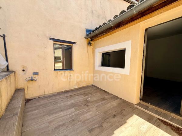Maison à vendre 5 pièces LAURIS (84) terrasse et cave