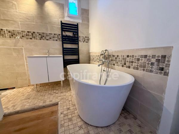 Maison à vendre 5 pièces LAURIS (84) terrasse et cave