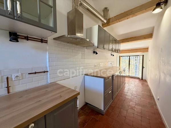Maison à vendre 5 pièces LAURIS (84) terrasse et cave
