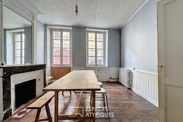 Jolie maison pierre à rénover avec patio en plein coeur de Saint-Michel