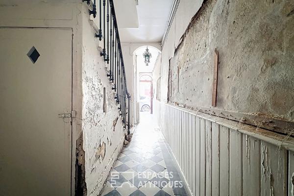 Jolie maison pierre à rénover avec patio en plein coeur de Saint-Michel