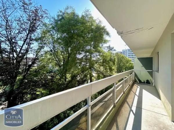 Appartement à louer 4 pièces 97.6m² Villeurbanne (69100)