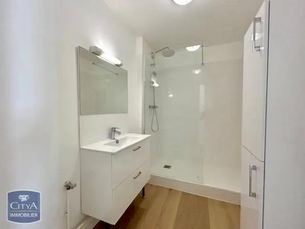 Appartement à louer 4 pièces 97.6m² Villeurbanne (69100)