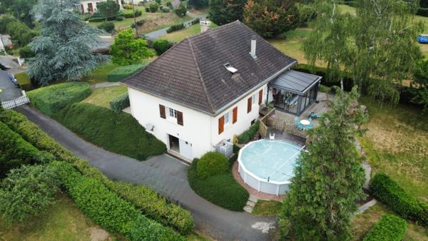 Pavillon sur sous sol de 170m², 5 chambres, piscine sur terrain de 2000m² 197 000 €