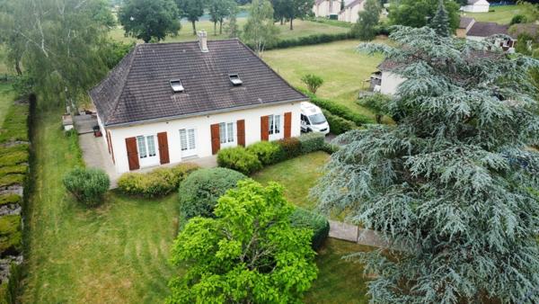 Pavillon sur sous sol de 170m², 5 chambres, piscine sur terrain de 2000m² 197 000 €