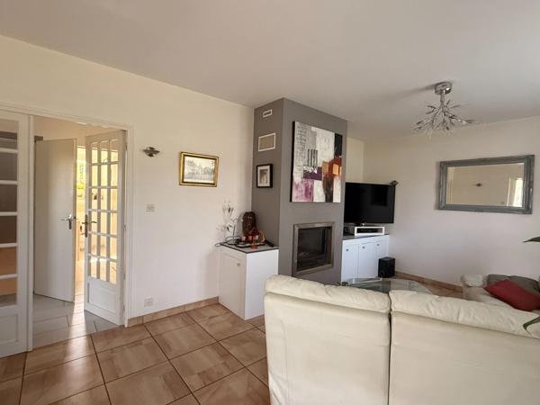 Pavillon sur sous sol de 170m², 5 chambres, piscine sur terrain de 2000m² 197 000 €