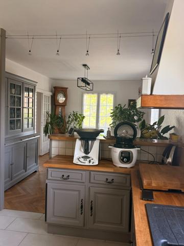 Pavillon sur sous sol de 170m², 5 chambres, piscine sur terrain de 2000m² 197 000 €