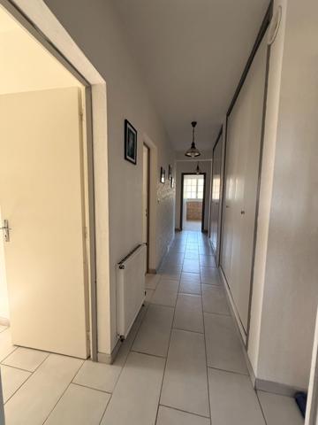 Pavillon sur sous sol de 170m², 5 chambres, piscine sur terrain de 2000m² 197 000 €