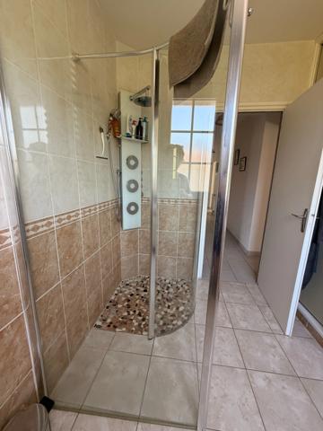Pavillon sur sous sol de 170m², 5 chambres, piscine sur terrain de 2000m² 197 000 €