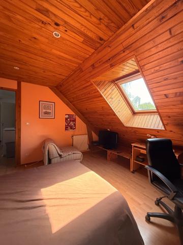 Pavillon sur sous sol de 170m², 5 chambres, piscine sur terrain de 2000m² 197 000 €