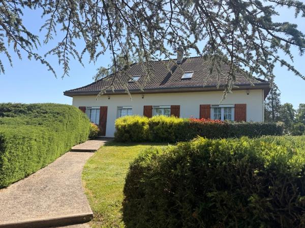 Pavillon sur sous sol de 170m², 5 chambres, piscine sur terrain de 2000m² 197 000 €