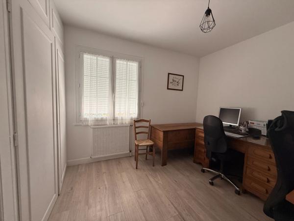Pavillon sur sous sol de 170m², 5 chambres, piscine sur terrain de 2000m² 197 000 €