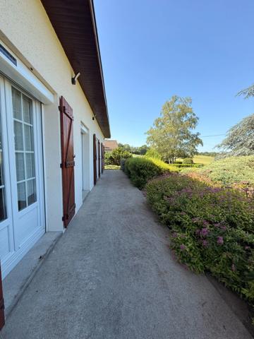 Pavillon sur sous sol de 170m², 5 chambres, piscine sur terrain de 2000m² 197 000 €