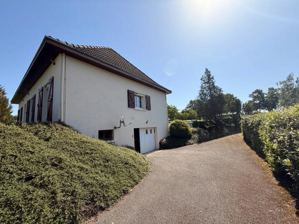Pavillon sur sous sol de 170m², 5 chambres, piscine sur terrain de 2000m² 197 000 €
