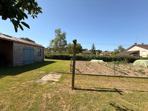 Pavillon sur sous sol de 170m², 5 chambres, piscine sur terrain de 2000m² 197 000 €