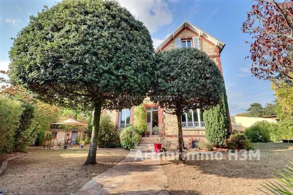 Vente                                                      Maison
                        
                     7 pièces                      217 m2                     à Beauchamp