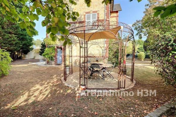 Vente                                                      Maison
                        
                     7 pièces                      217 m2                     à Beauchamp
