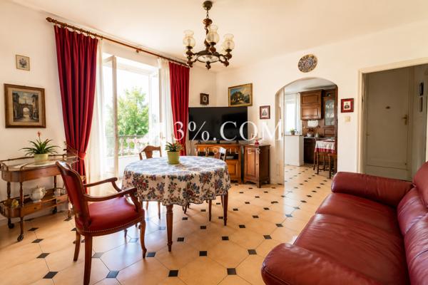 Maison
                                                                                                                                                                                                                                                                                                                        6 pièce(s)                                                                                                                                                                                                          2 chambre(s)                                                                                                                                                                                                          100  m²