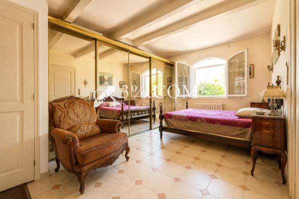 Maison
                                                                                                                                                                                                                                                                                                                        6 pièce(s)                                                                                                                                                                                                          2 chambre(s)                                                                                                                                                                                                          100  m²