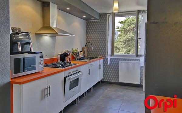 Appartement à vendre    3 pièces •  Bourgoin-Jallieu