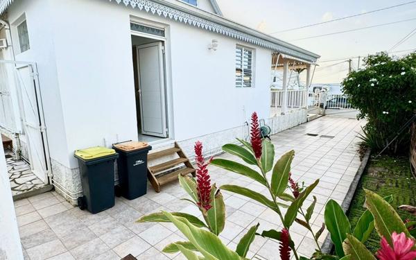 Maison à louer    3 pièces • 157 m2 Baie-Mahault