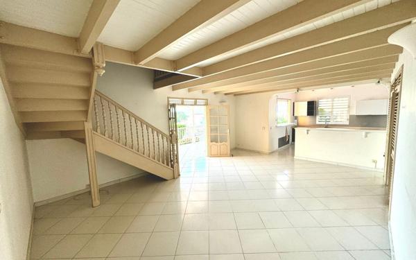 Maison à louer    3 pièces • 157 m2 Baie-Mahault