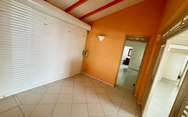 Maison à louer    3 pièces • 157 m2 Baie-Mahault