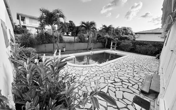 Maison à louer    3 pièces • 157 m2 Baie-Mahault