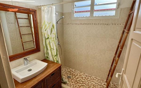 Maison à louer    3 pièces • 157 m2 Baie-Mahault