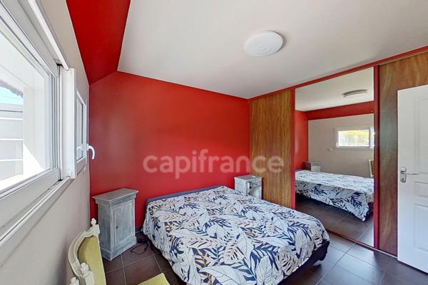 Dpt Côtes-d’Armor (22), à vendre GUINGAMP 22200 - Maison contemporaine T6 161,56 m² - Vie de plain-pied - Véranda 45 m² - Pergola bioclimatique - 2 garages - Terrain 609 m²