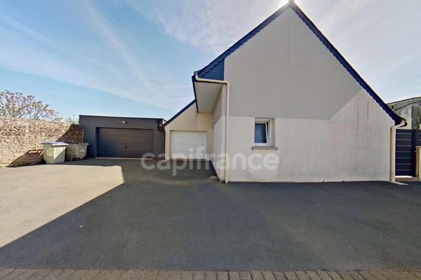 Dpt Côtes-d’Armor (22), à vendre GUINGAMP 22200 - Maison contemporaine T6 161,56 m² - Vie de plain-pied - Véranda 45 m² - Pergola bioclimatique - 2 garages - Terrain 609 m²