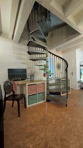 Maison type loft industriel 150 m² + gîte rénové 25 m2 – revenu locatif 1 000 €/mois