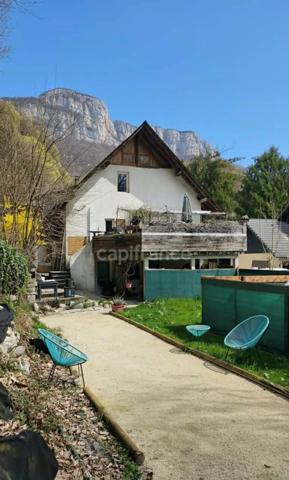 Maison type loft industriel 150 m² + gîte rénové 25 m2 – revenu locatif 1 000 €/mois