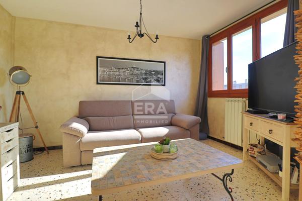 Appartement à vendre Marseille 13013 4/5 pièces Spacieux Saint-Mitre  Château Gombert traversant lumineux parking privatif  calme cave