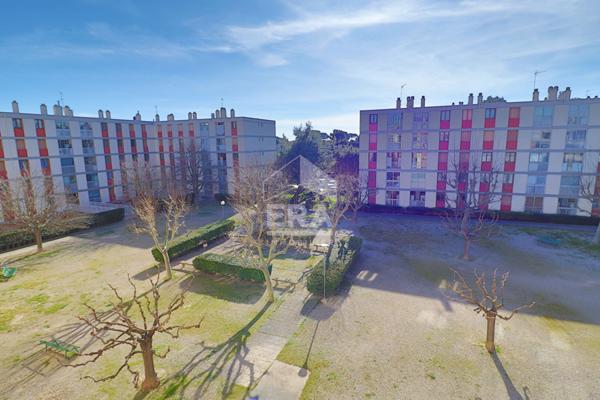 Appartement à vendre Marseille 13013 4/5 pièces Spacieux Saint-Mitre  Château Gombert traversant lumineux parking privatif  calme cave