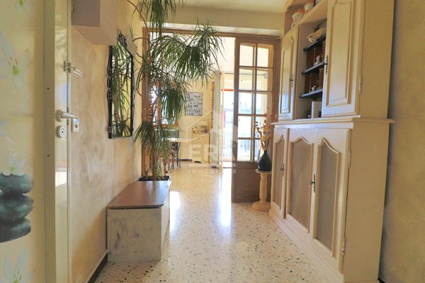 Appartement à vendre Marseille 13013 4/5 pièces Spacieux Saint-Mitre  Château Gombert traversant lumineux parking privatif  calme cave