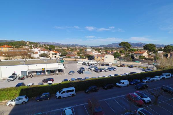 Appartement à vendre Marseille 13013 4/5 pièces Spacieux Saint-Mitre  Château Gombert traversant lumineux parking privatif  calme cave