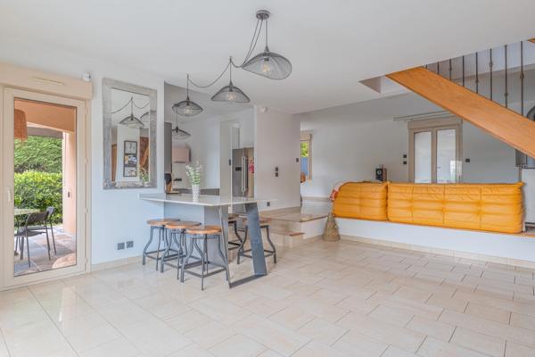 69110 SAINT FOY LES LYON - MAISON + APPARTEMENT - PISCINE - GARAGE - JARDIN - VUE PANORAMIQUE - PROCHE DES COMMODITES - CALME