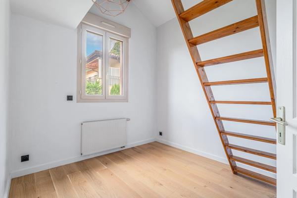 69110 SAINT FOY LES LYON - MAISON + APPARTEMENT - PISCINE - GARAGE - JARDIN - VUE PANORAMIQUE - PROCHE DES COMMODITES - CALME